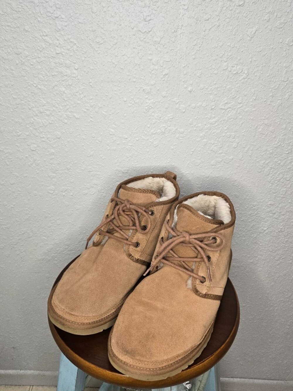 UGG CHESTNUT CHUKKA BOOTS, MEN'S SIZE UNKNOWN. EXCELLENT CONDITION, LIKE NEW